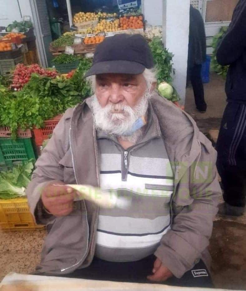 حمزة داود أحد قامات المسرح يبيع "الملسوقة"